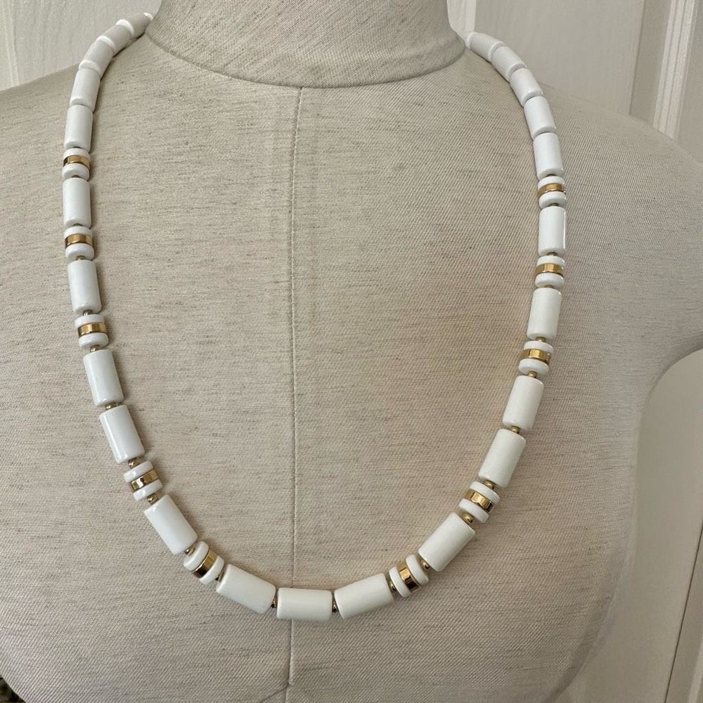 White gold tone vintage beaded necklace
